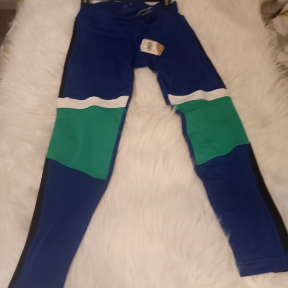 Reebok - Picture 2 of 4